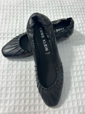 Anne Klein Black Ruched Iflex Ballet Flats